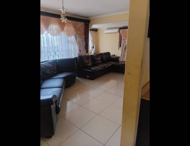 3 BEDROOM HOUSE FOR SALE IN NEWLANDS WEST